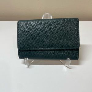 Authentic Louis Vuitton Green Taiga Leather 6 Ring Key Holder